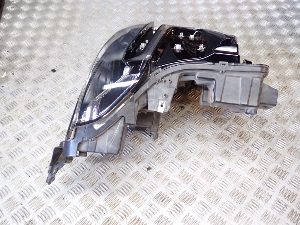 Reflektor Prawy Lampa Przednia Prawa Chevrolet Suburban Tahoe 2021-