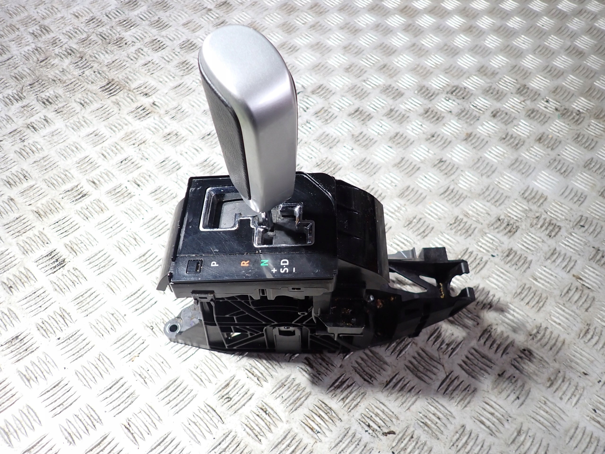 Wybierak Mechanizm Wybierania Biegów Lewarek Toyota Tundra 2014-