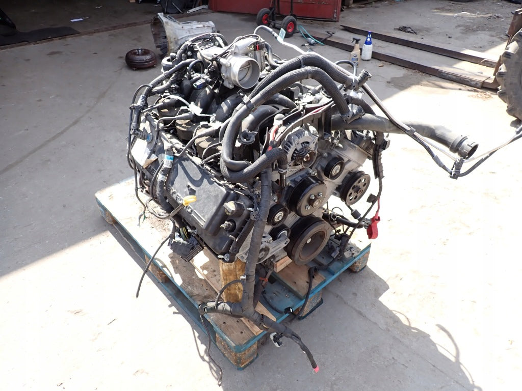 Silnik Goły Głowice Blok 6.2L SOHC 2-Valve Boss V8 Ford F350 F250 P558 2021