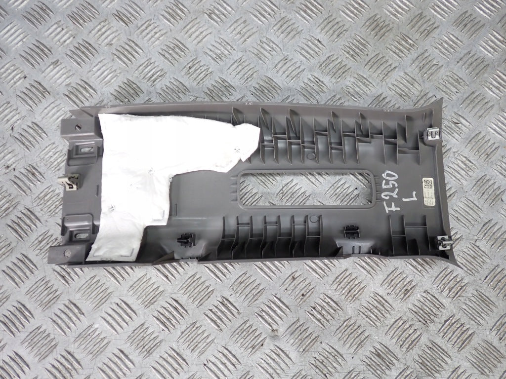 Osłona słupka środkowego górna do Ford F350 F250 6.2 4x4 2021, części samochodowe Autolandparts, widoczna na zdjęciu