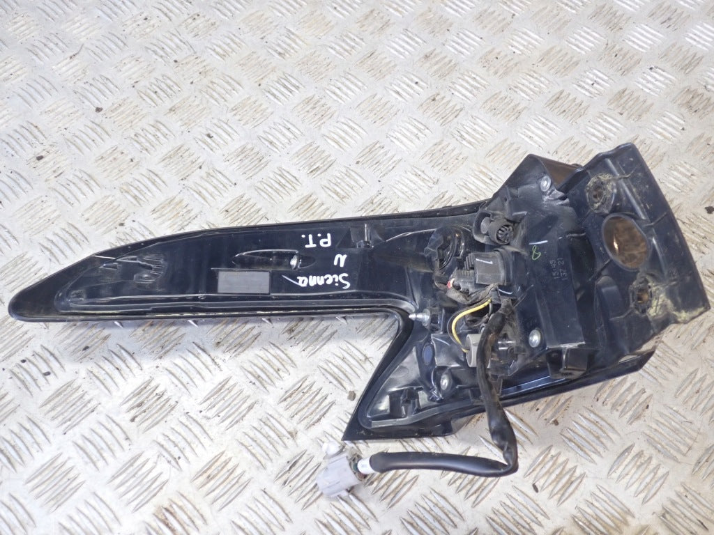 Lampa Tylna Prawa Zewnętrzna Toyota Sienna XL40 2021