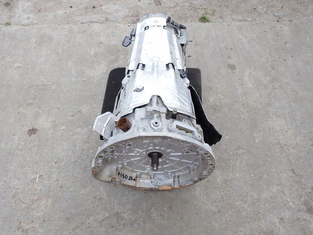 Skrzynia silnika elektrycznego do Ford F150 3.5 Powerboost Hybrid 2025, części samochodowe Autolandparts, widok na elementy.