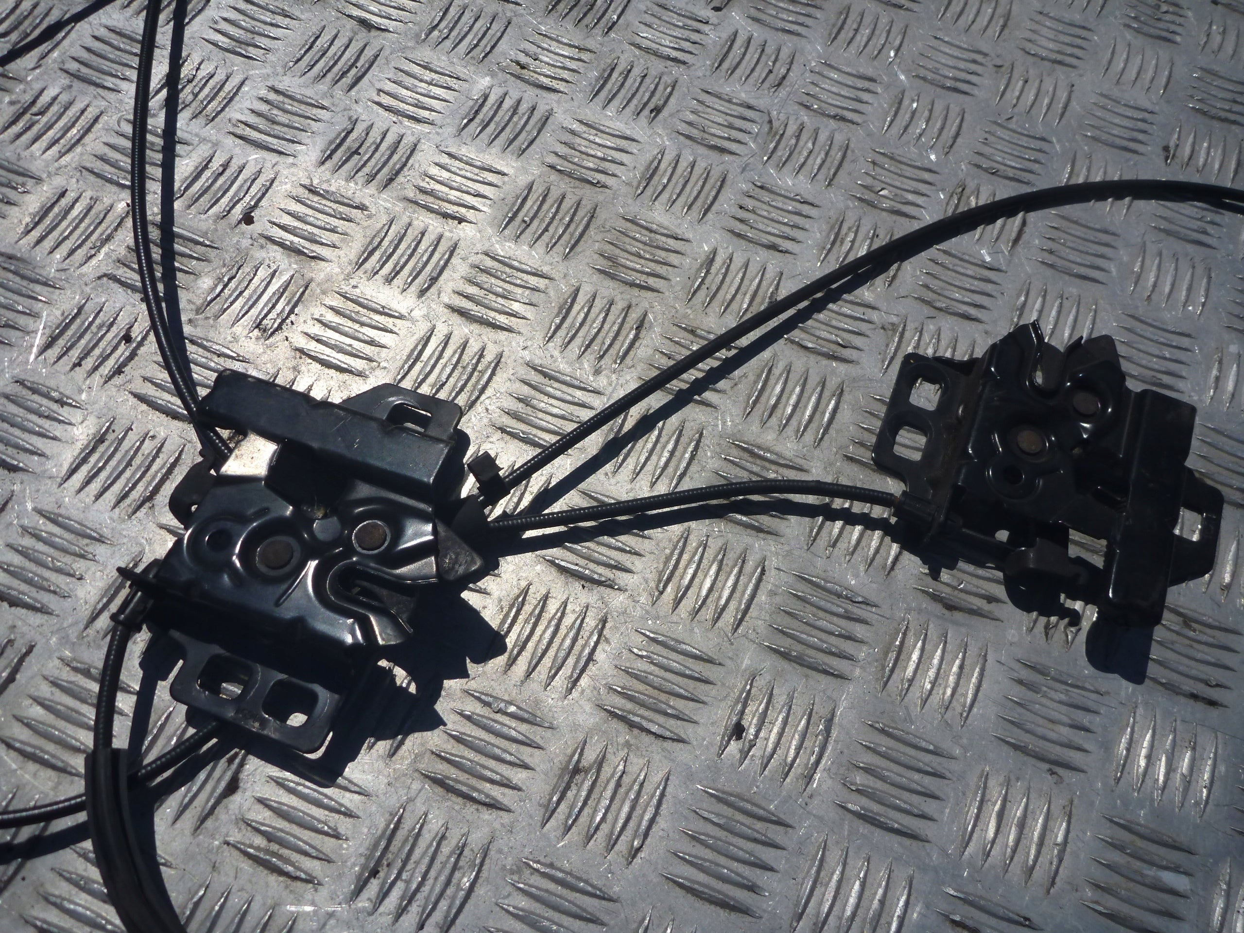 Zamek Maski Linka Kpl. Chevrolet Corvette C5