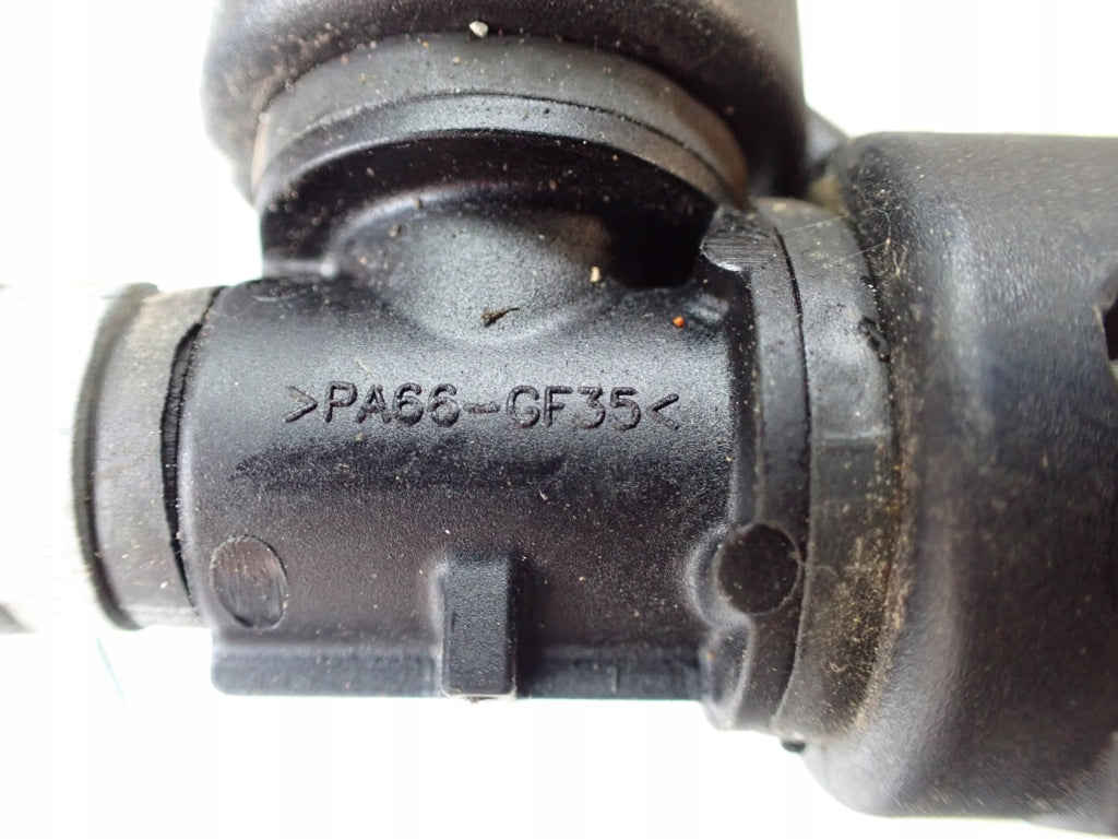 Rura przewód wody do Ford F150 3.5 2021- na części samochodowe Autolandparts, widok na elastyczną rurę z końcówkami.