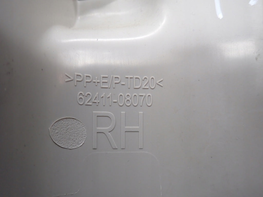 Osłona Słupka B Prawa Toyota Sienna XL40 2021
