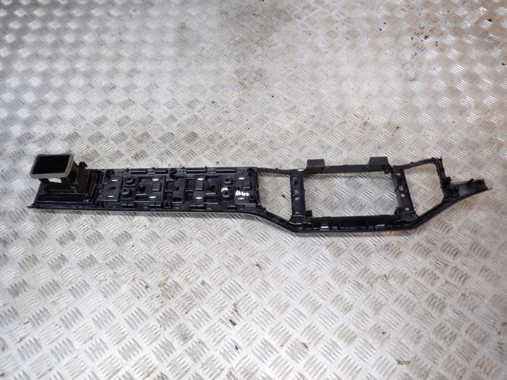 Dekor Listwa Panel Deski VW Atlas Cross Sport 2021