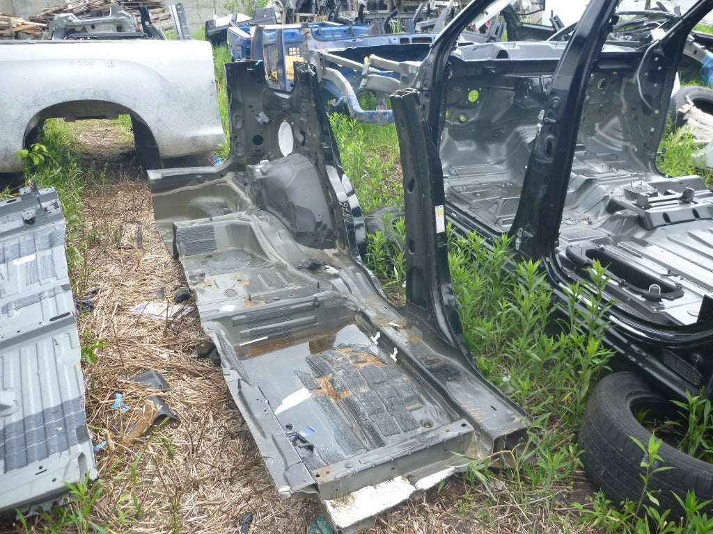Left Center Pillar Sill Cadillac XT5 2017