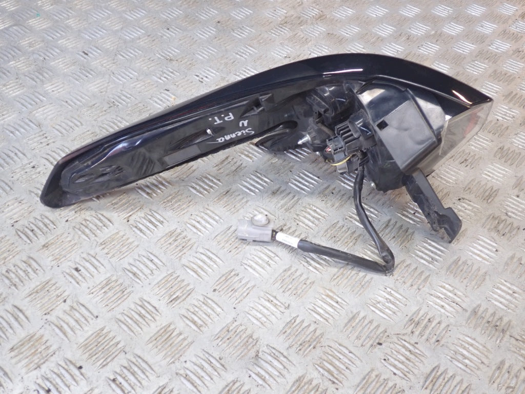 Right Outer Tail Light Toyota Sienna XL40 2021
