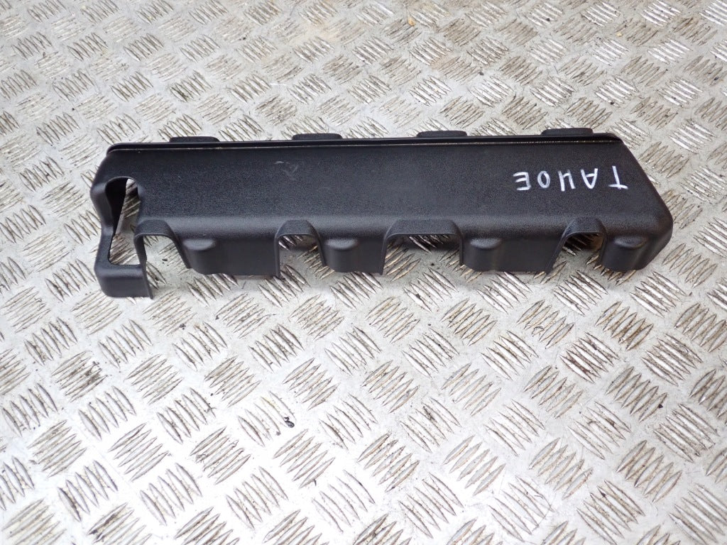 Right Valve Cover Chevrolet Silverado GMC Sierra 2019-