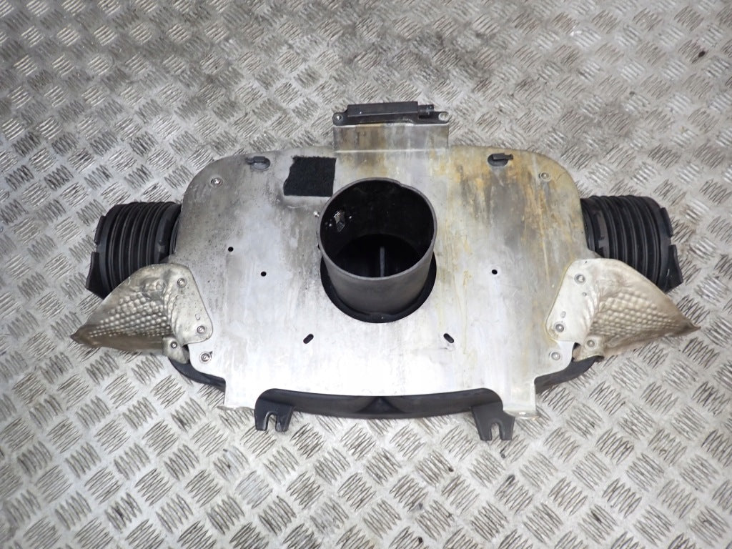 Sportowy Dolot Zimnego Powietrza Halltech Hornet Chevrolet Corvette C8 20-