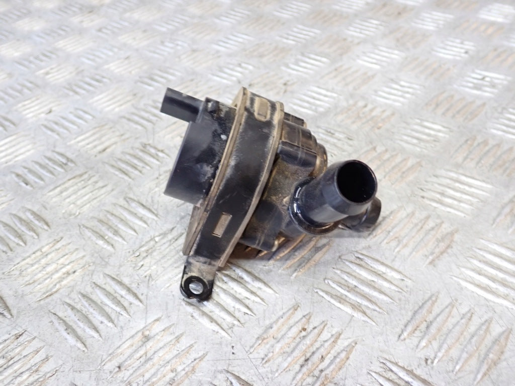 Pompa wody Ford F150 3.5 2021- od Autolandparts, widok na nowoczesną pompę do układu chłodzenia samochodu.