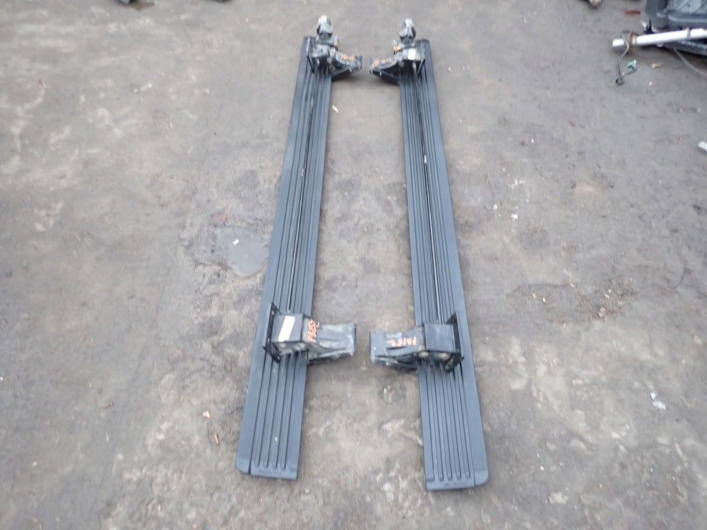 Electric Retractable Steps Pair Set Dodge RAM Crew Cab V 2019-