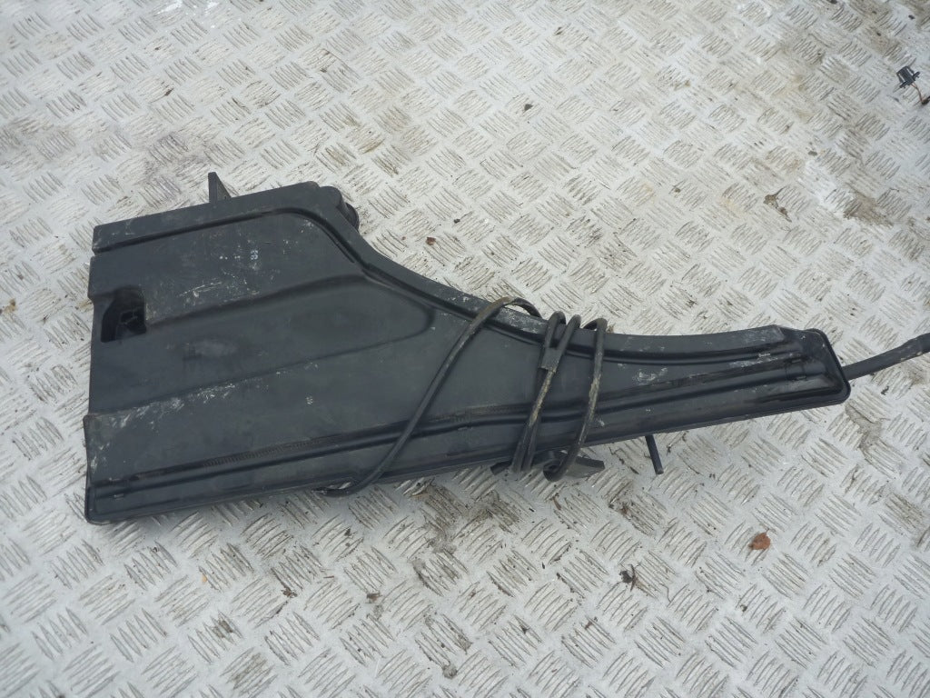 Maserati Quattroporte 13- Windshield Washer Reservoir