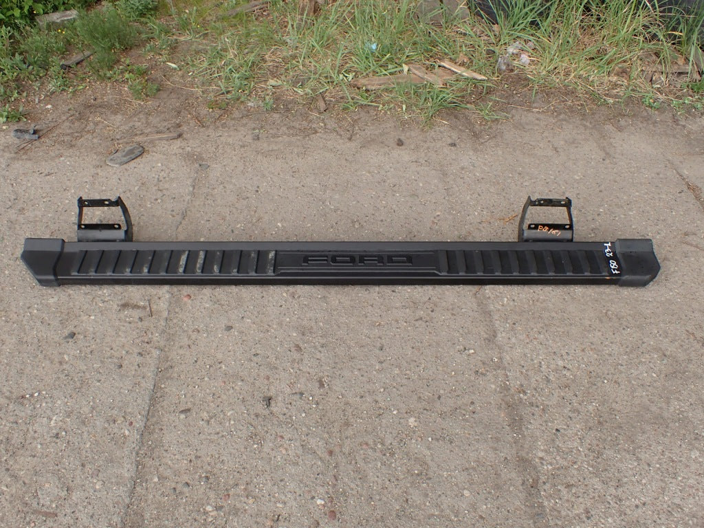 Lewy próg stopnia do Ford F150 Crew Cab 2025, część marki Autolandparts, widoczny na zdjęciu.