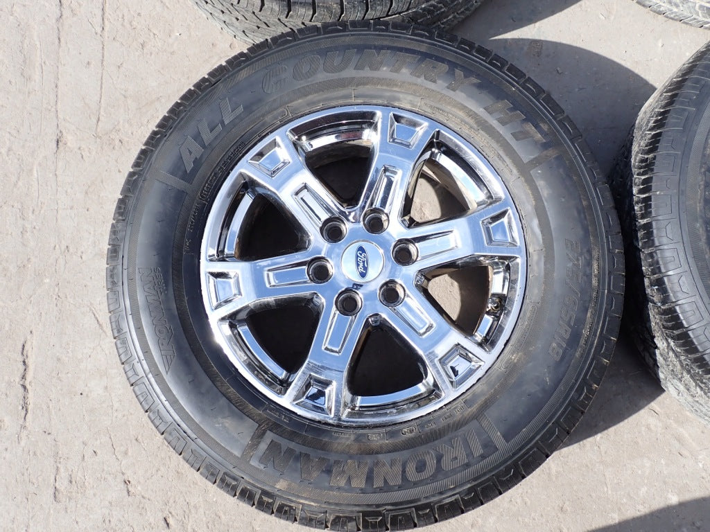 Alufelgi 18 cali i opony Ironman 275/65 R18 do Ford F150 2021, auto części marki Autolandparts, na tle pojazdu