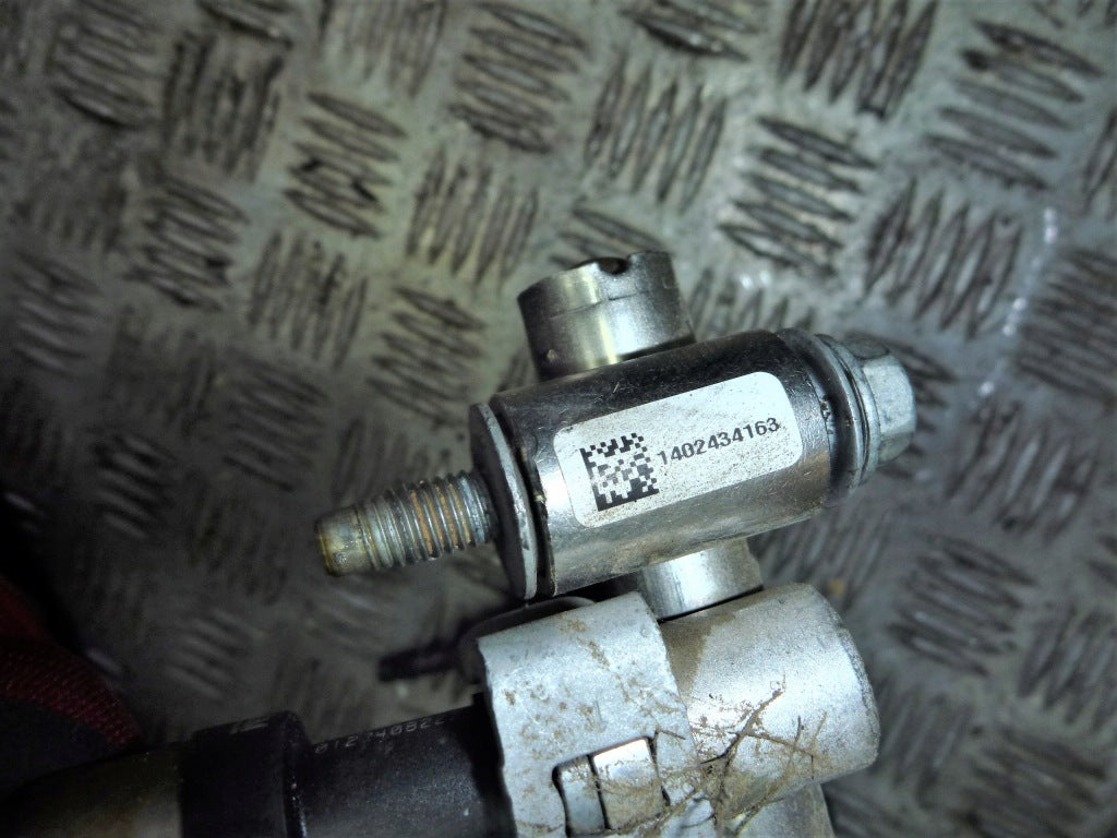 Injector Chevrolet Silverado Suburban Tahoe GMC Sierra Yukon 2013-