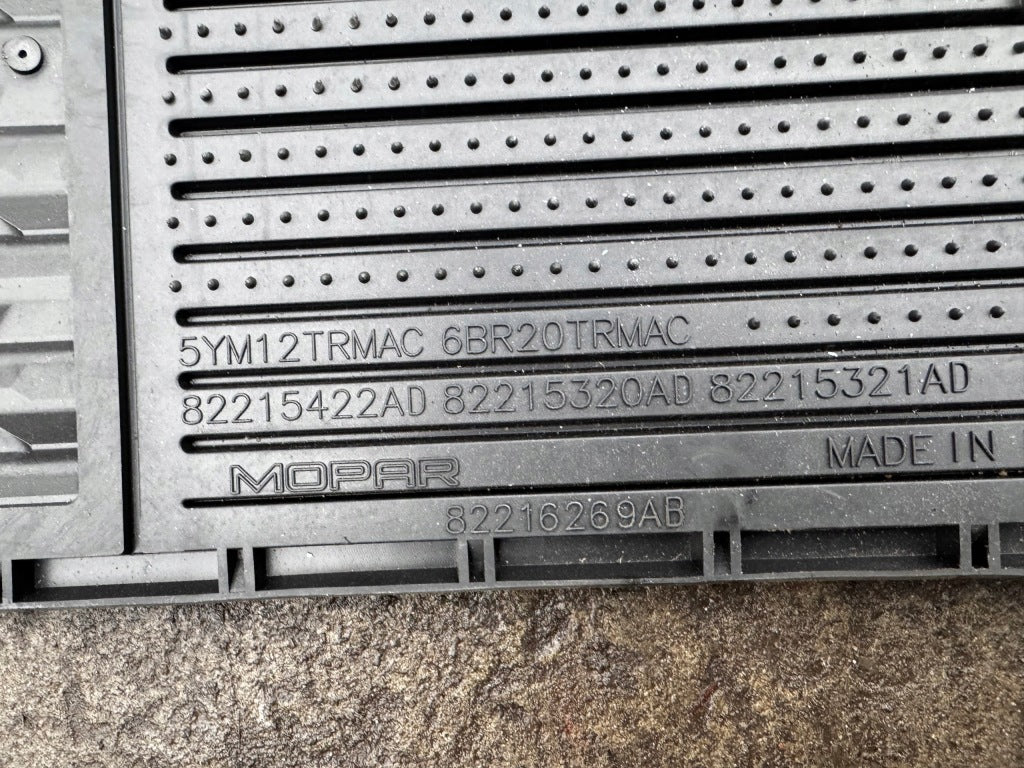 Komplet Dywaników Gumowych Dodge RAM V Crew Cab 19-