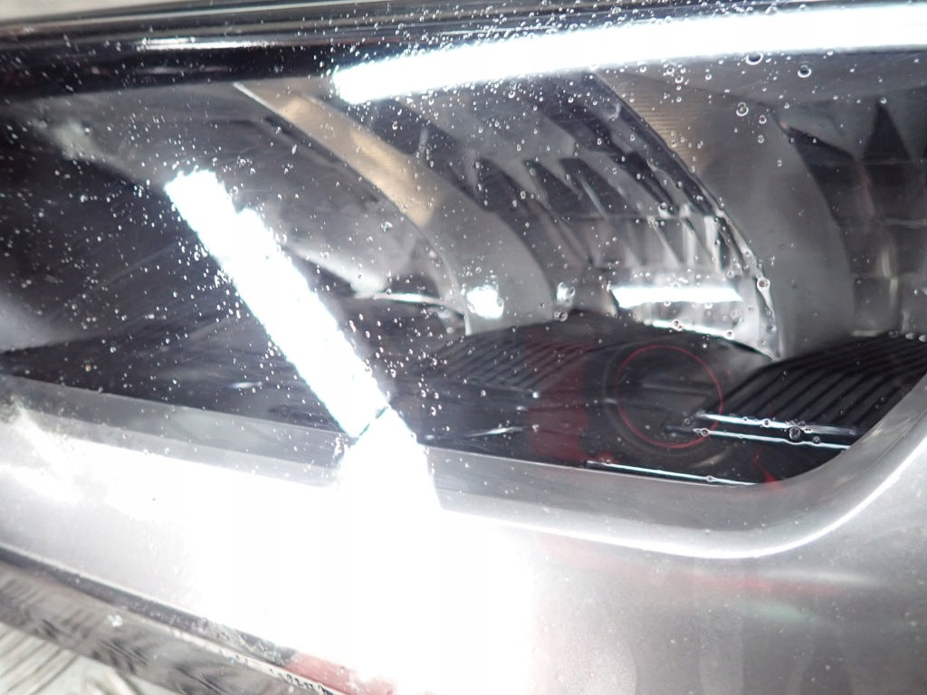 Reflektor przedni lewy do Toyoty Tundra Sequoia 2022, lampa przednia marki Autolandparts, montaż na przód pojazdu.