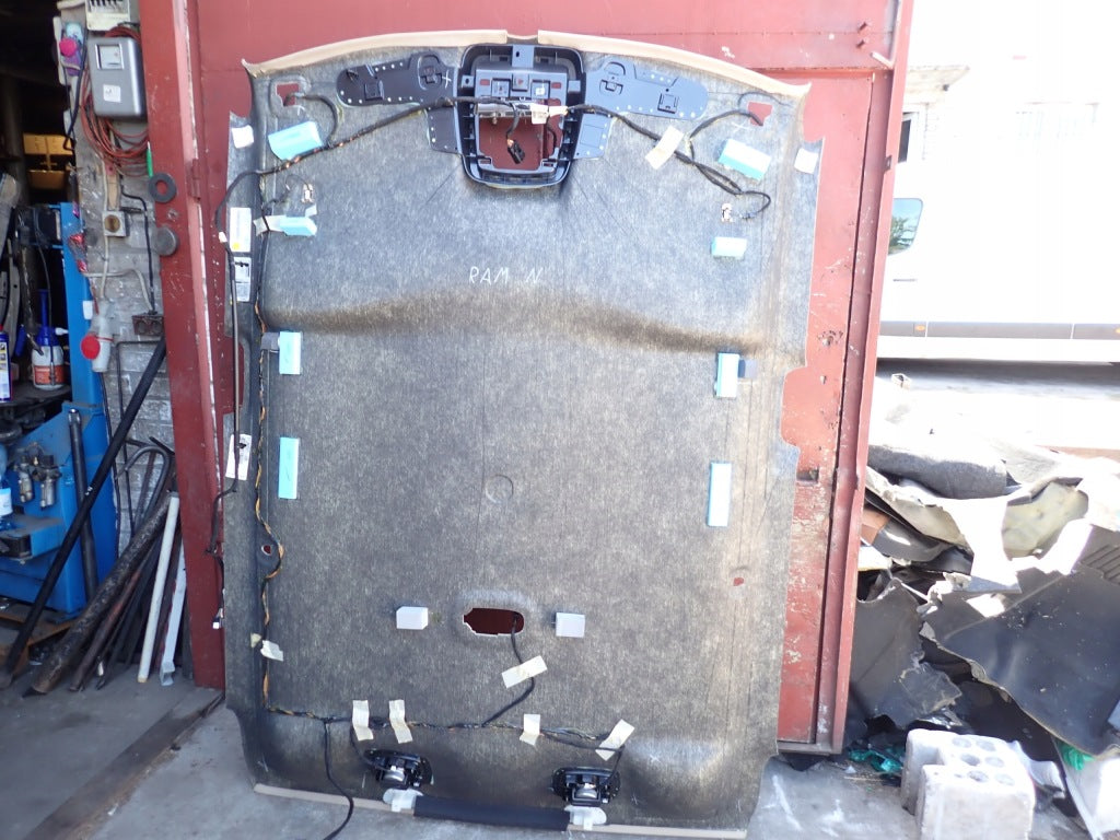 Podsufitka z Głośnikami Harman Kardon Dodge Ram V Crew Cab Duża Kabina 19-