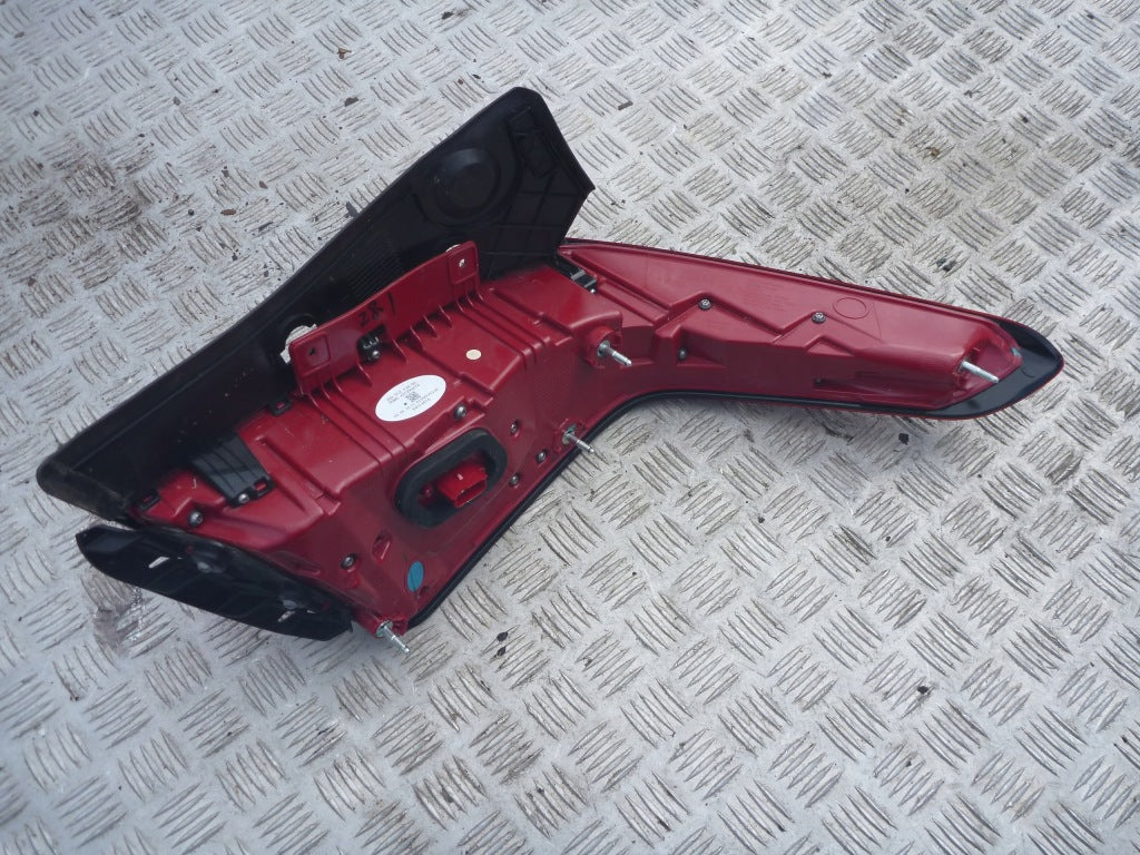 Left Rear Tail Light Lamp LIFT Cadillac XT5 2020-