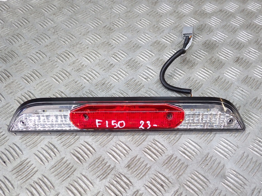 Lampka światła stop Ford F150 XLT Crew Cab 2024, autolampka marki Autolandparts, widoczna na zdjęciu.