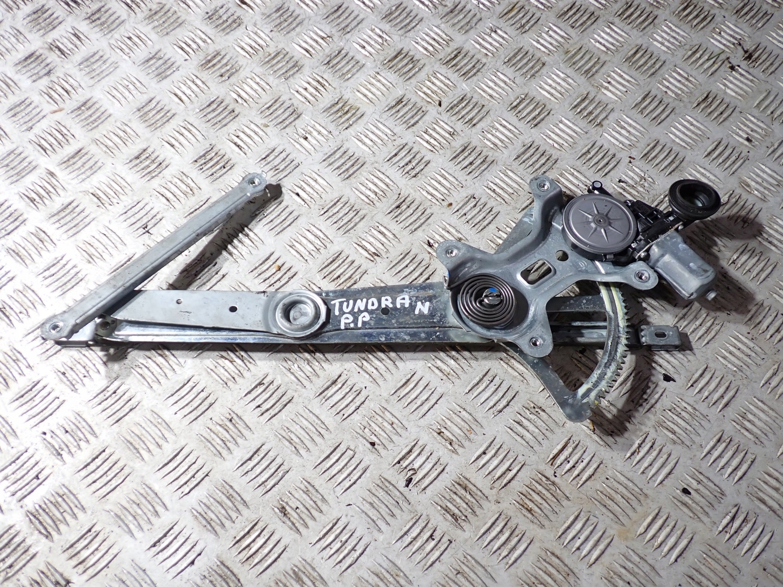 Podnośnik Szyby Przód Przedni Toyota Tundra 2014