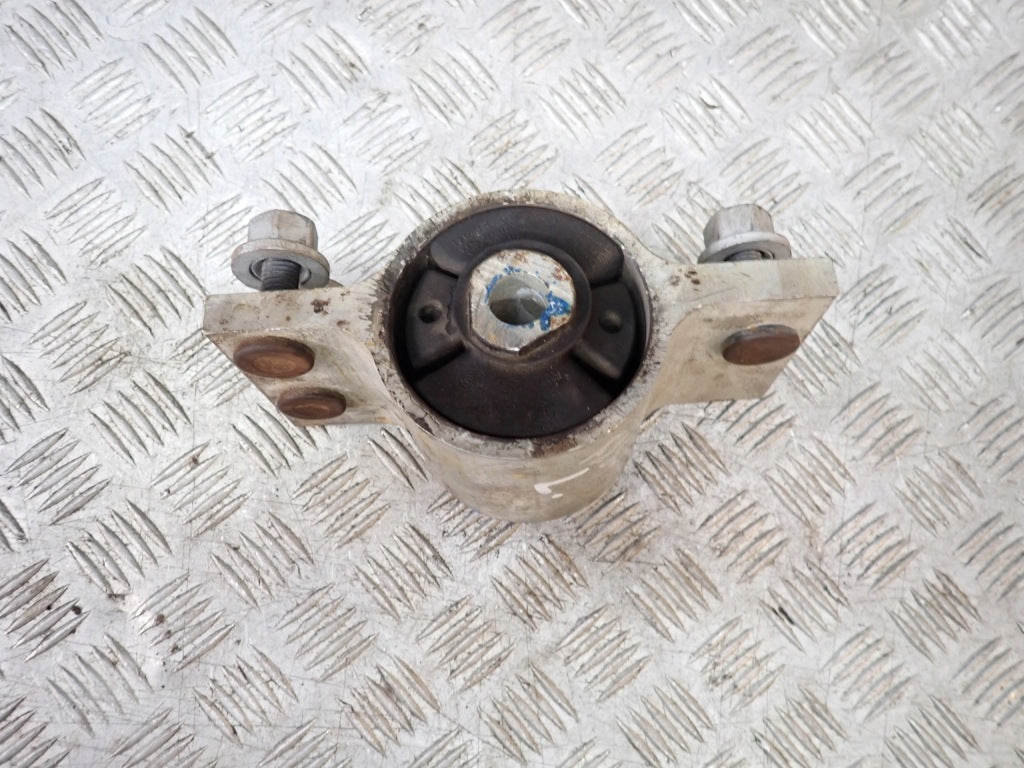 Poduszka Łapa mocowania silnika prawa do Ford F250 F350 Super Duty 2021, marka Autolandparts, widok na element mocujący.