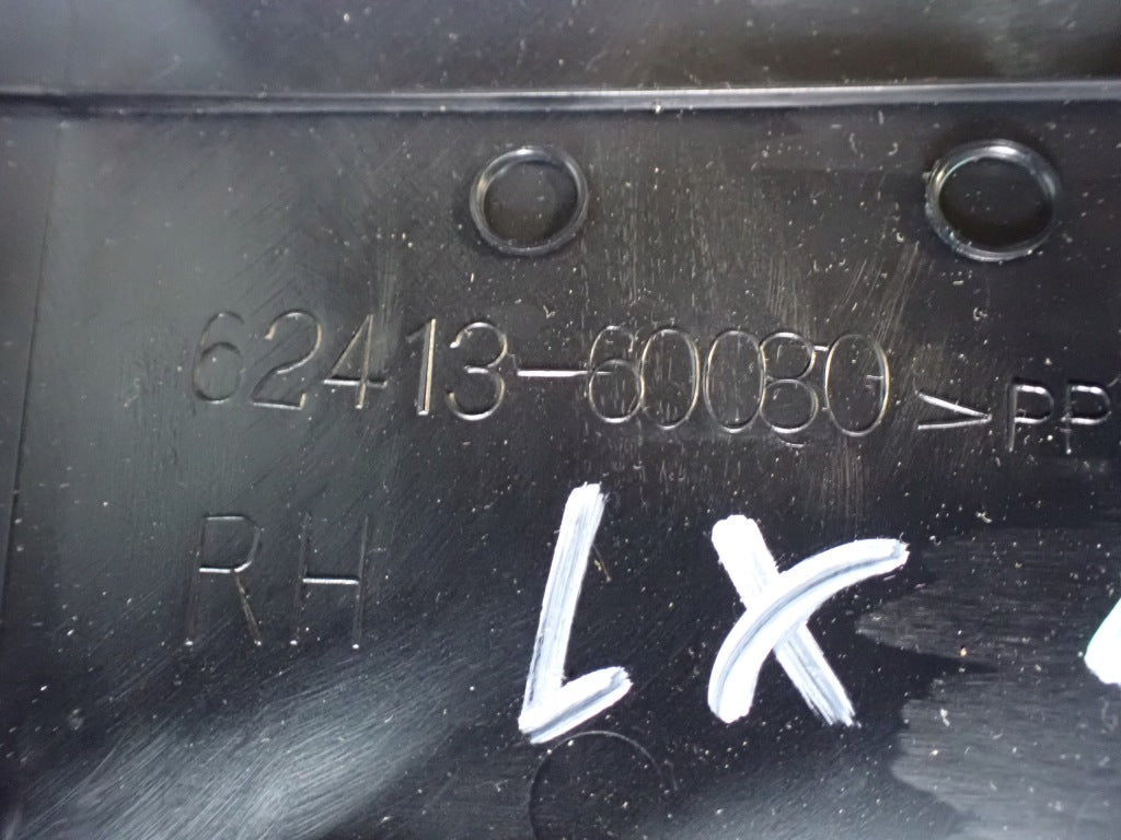 Osłona Słupka Prawa Środkowa Lexus LX570 2016-