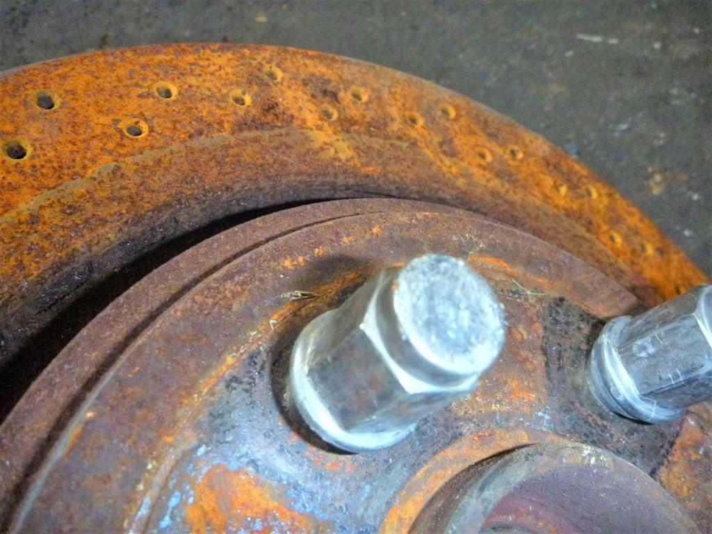 Wheel Nut Chevrolet Corvette C6 LS2 2007
