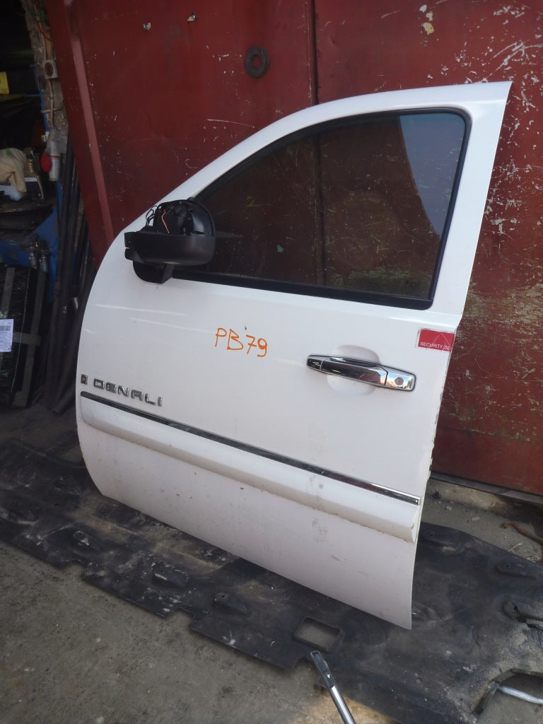 Door Left Front Set Yukon Suburban Escalade 2007-