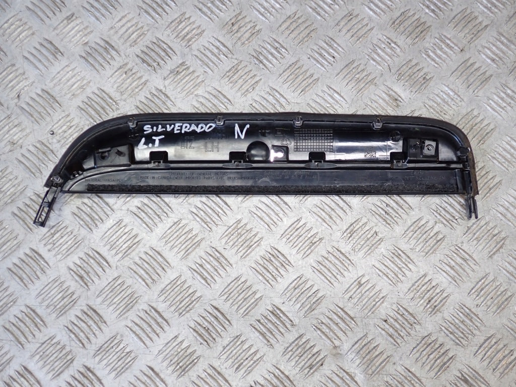 Listwa drzwiowa chromowa lewa tylna do Chevrolet Silverado i GMC Sierra 2019+ od Autolandparts