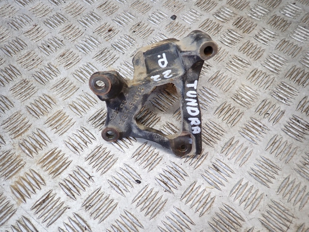 Bracket, Engine Mount, Right-hand side, Toyota Tundra Sequoia 22-