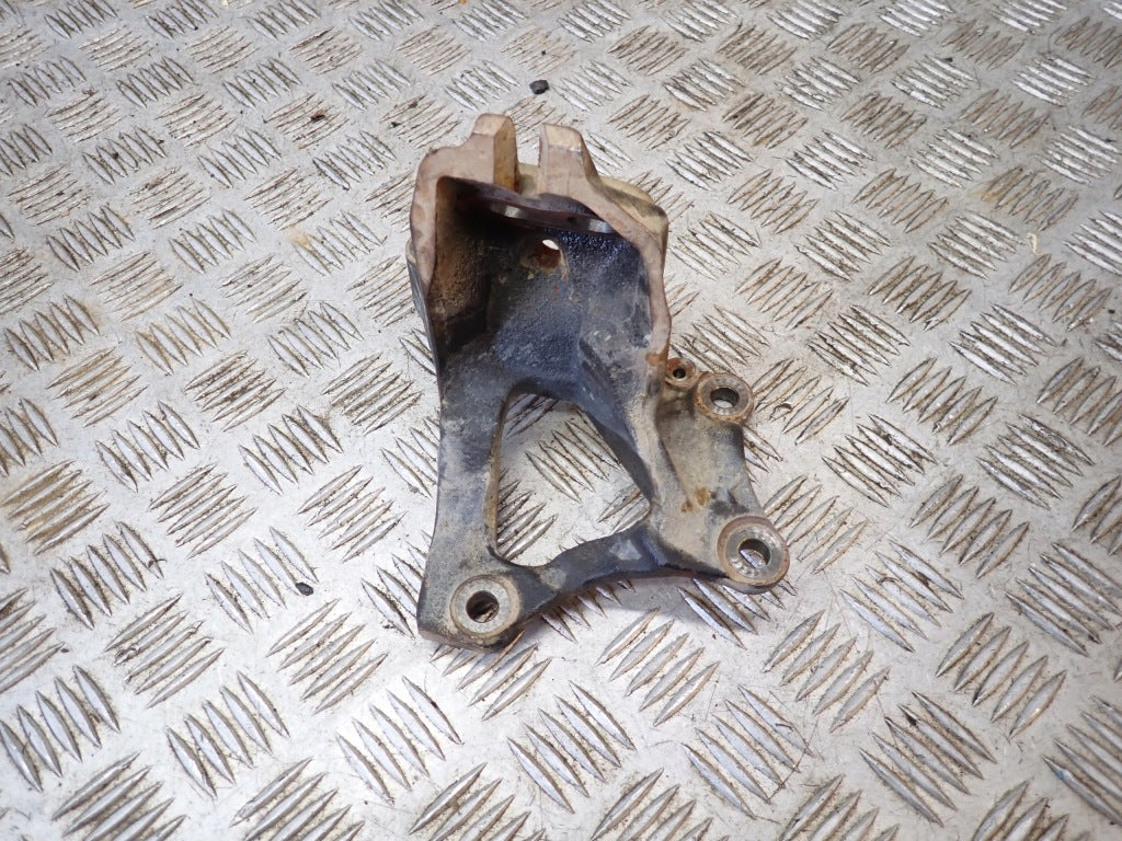 Bracket, Engine Mount, Right-hand side, Toyota Tundra Sequoia 22-