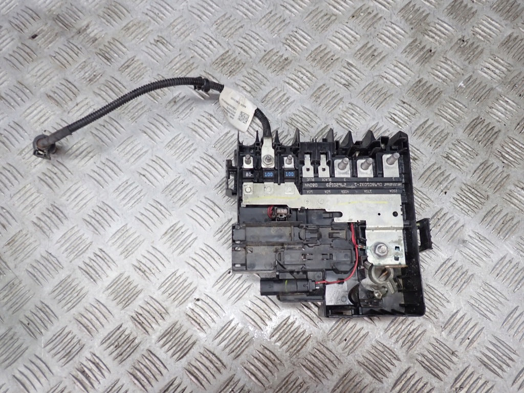 Bezpieczniki Klemy Plus GMC Sierra Chevrolet Silverado 3.0D Duramax 2019-