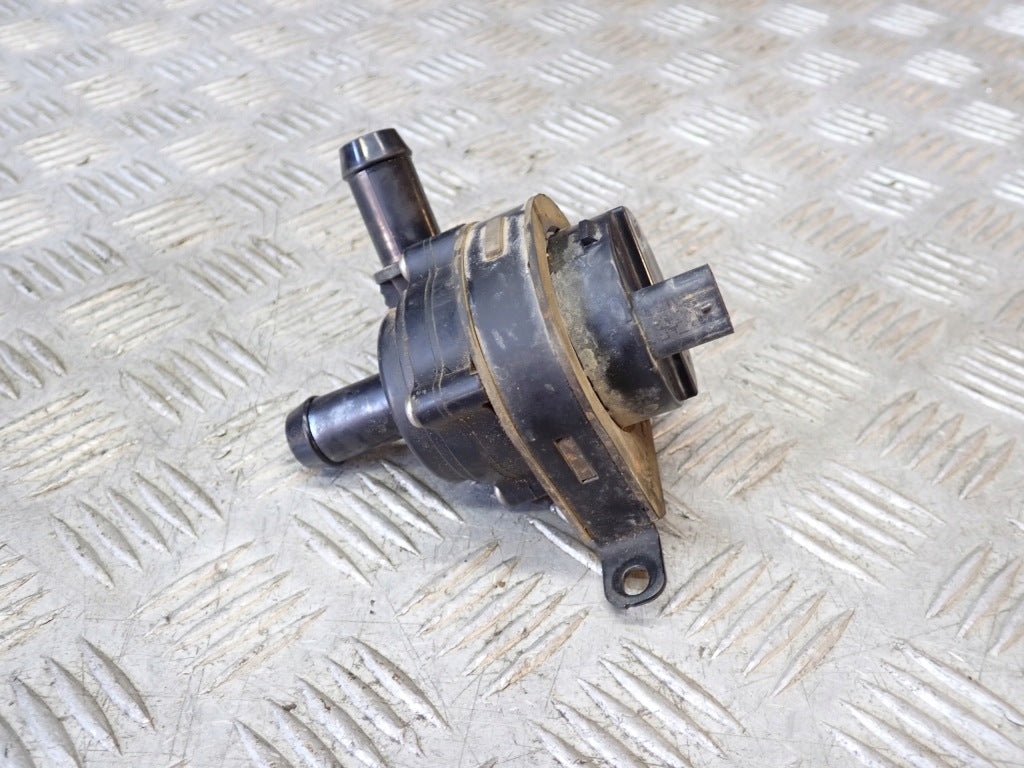 Pompa wody Ford F150 3.5 2021- Autolandparts, widok na nowoczesną pompę do układu chłodzenia samochodu.