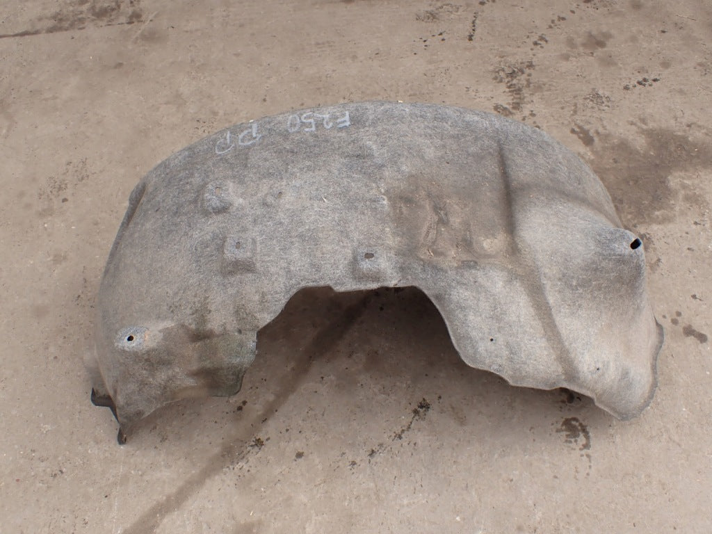 Nadkole prawe przednie Ford F350 F250 P558 2021, część samochodowa Autolandparts, widoczny detal nadkola z bliska