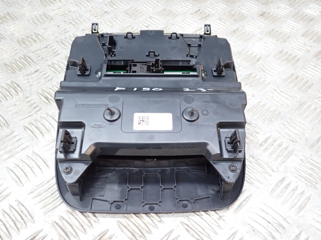 Poduszki podsufitki Ford F150 XLT 2021- Autolandparts, widok na panel podsufitki i mocowania w samochodzie.