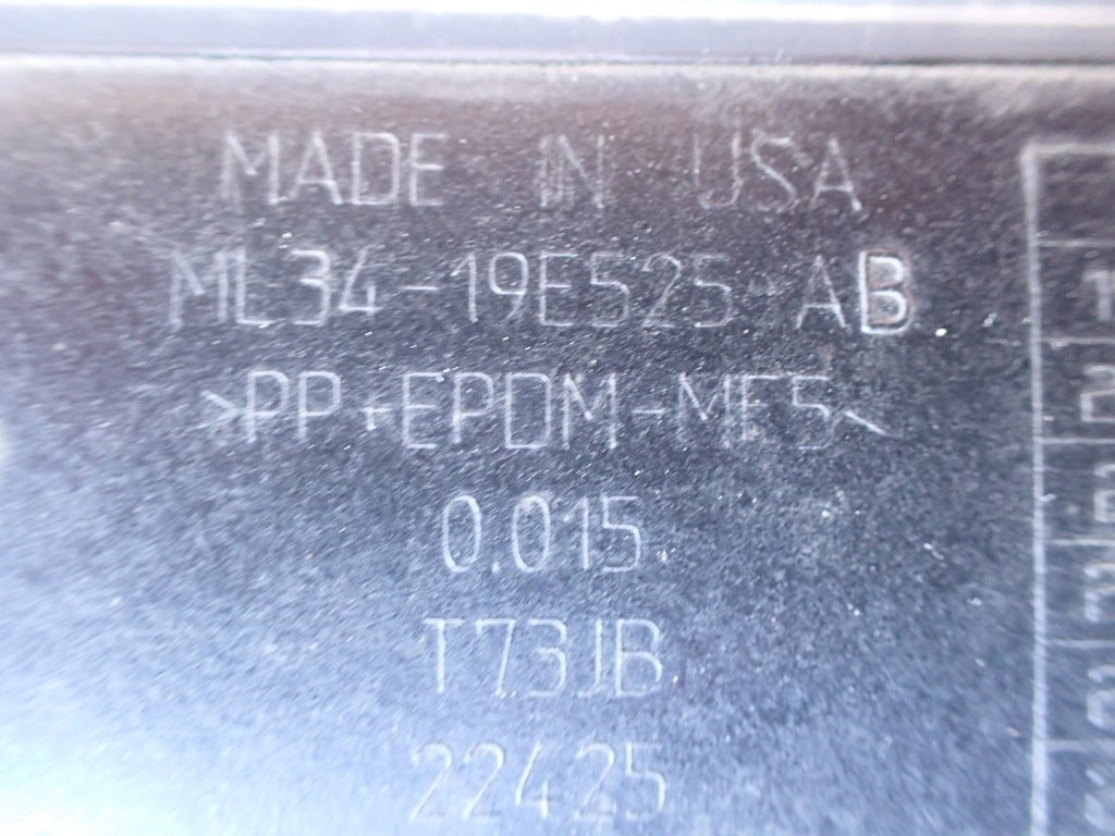 Osłona pasa przedniego do Ford F150 Crew Cab 2021- marki Autolandparts, widok z przodu pojazdu.