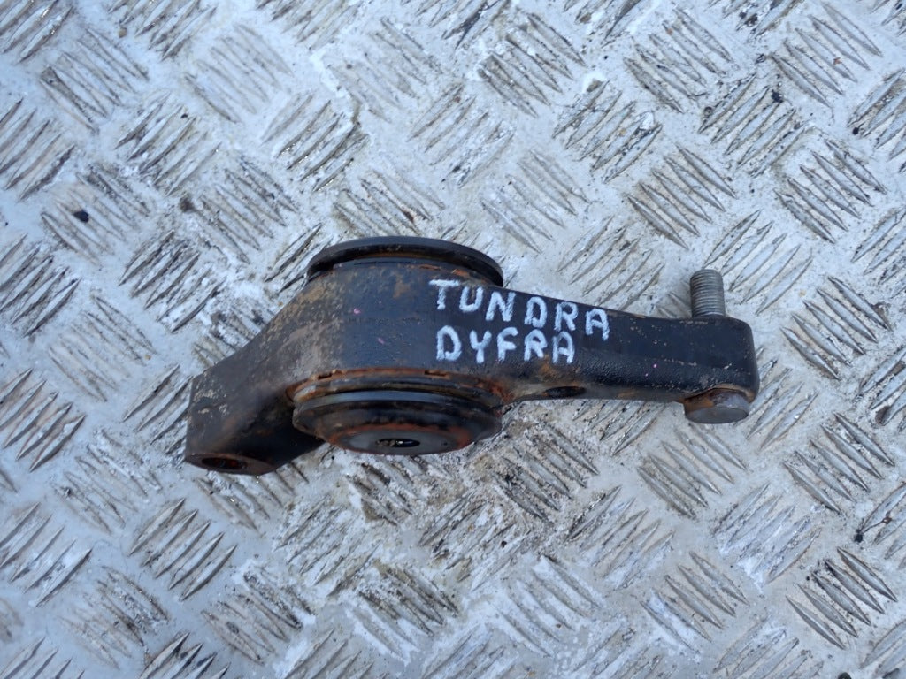 Łapa Dyfra Mostu Przedniego Toyota Tundra 5.7 2008