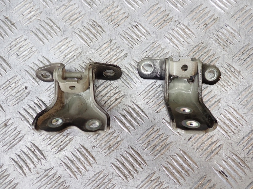 Front Door Hinges Kia Carnival LX KA4 2020-