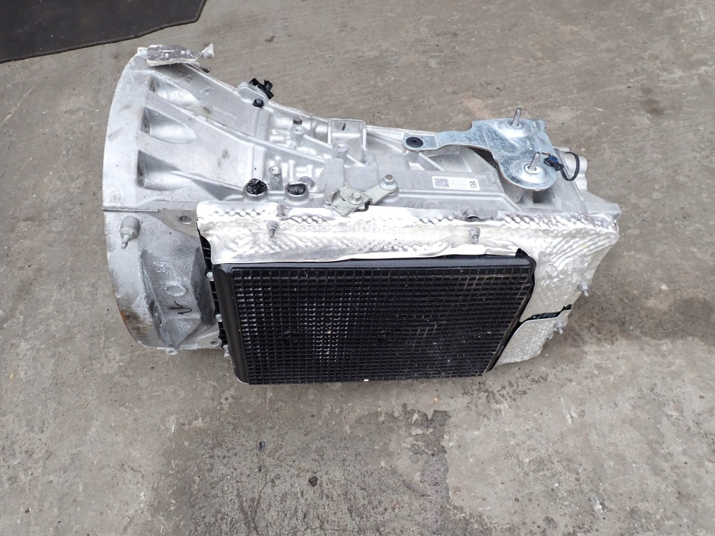Skrzynia biegów komplet 10R 27L35L do Ford Expedition F150 XLT 2024, autolandparts, widok na zewnętrzny panel.
