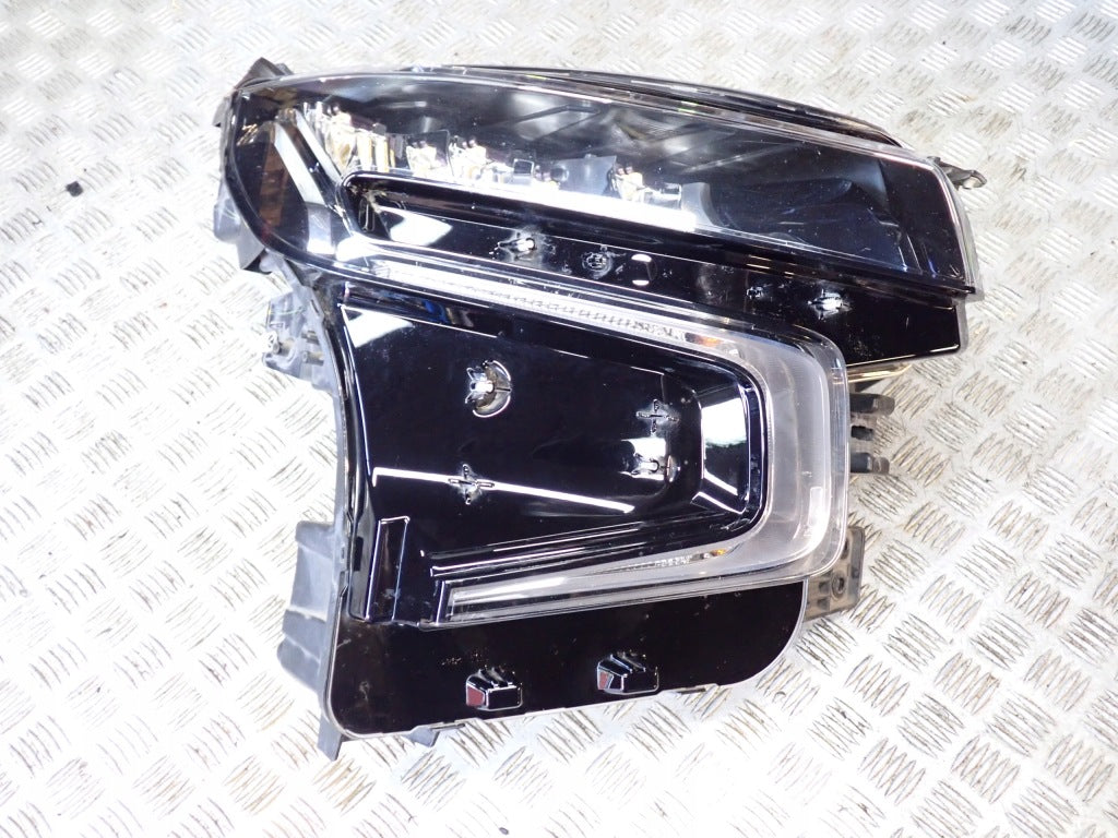 Reflektor Prawy Lampa Przednia Prawa Chevrolet Suburban Tahoe 2021-