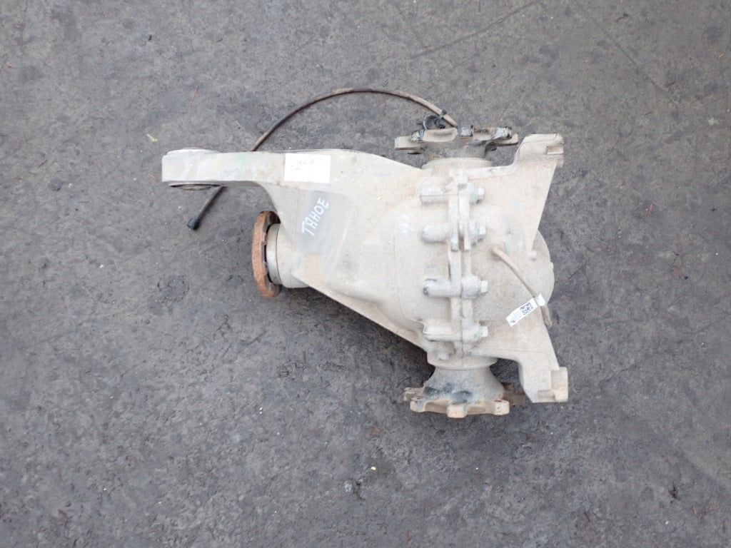 Most Tylny Dyfer Chevrolet Suburban Tahoe GMC Yukon Cadillac Escalade 2021-