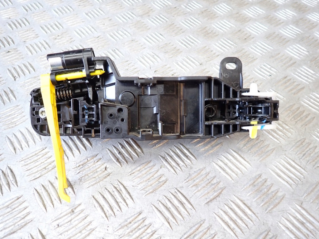 Lewa klamka tylna do Toyota Tundra Crewmax SR5 2022, czarna, z elementami montażowymi, przeznaczona do auta marki Autolandparts