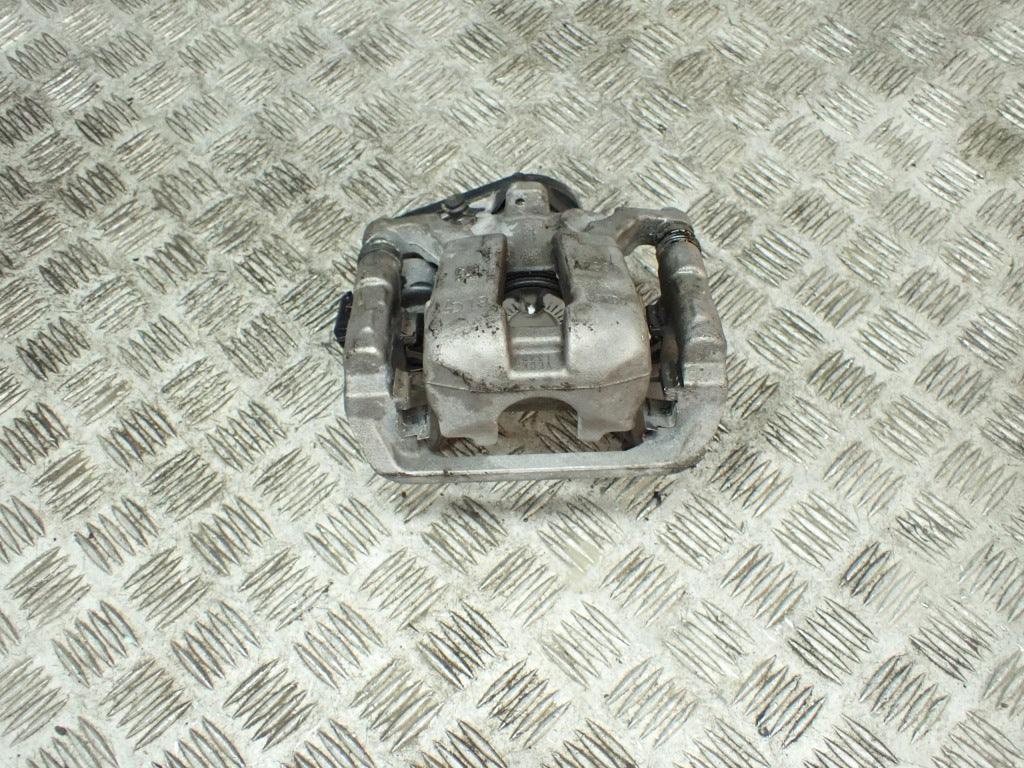 Zacisk Hamulcowy Tylny Tył Elektryczny Chevrolet Silverado GMC Sierra 2019-
