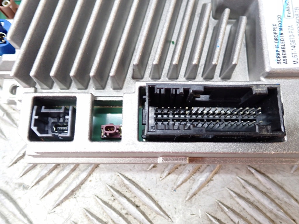 Moduł sterownika SYNC4 nawigacji do Ford F150 2021- z silnikiem 3.5 Ecoboost, czarny, złącza elektroniczne.
