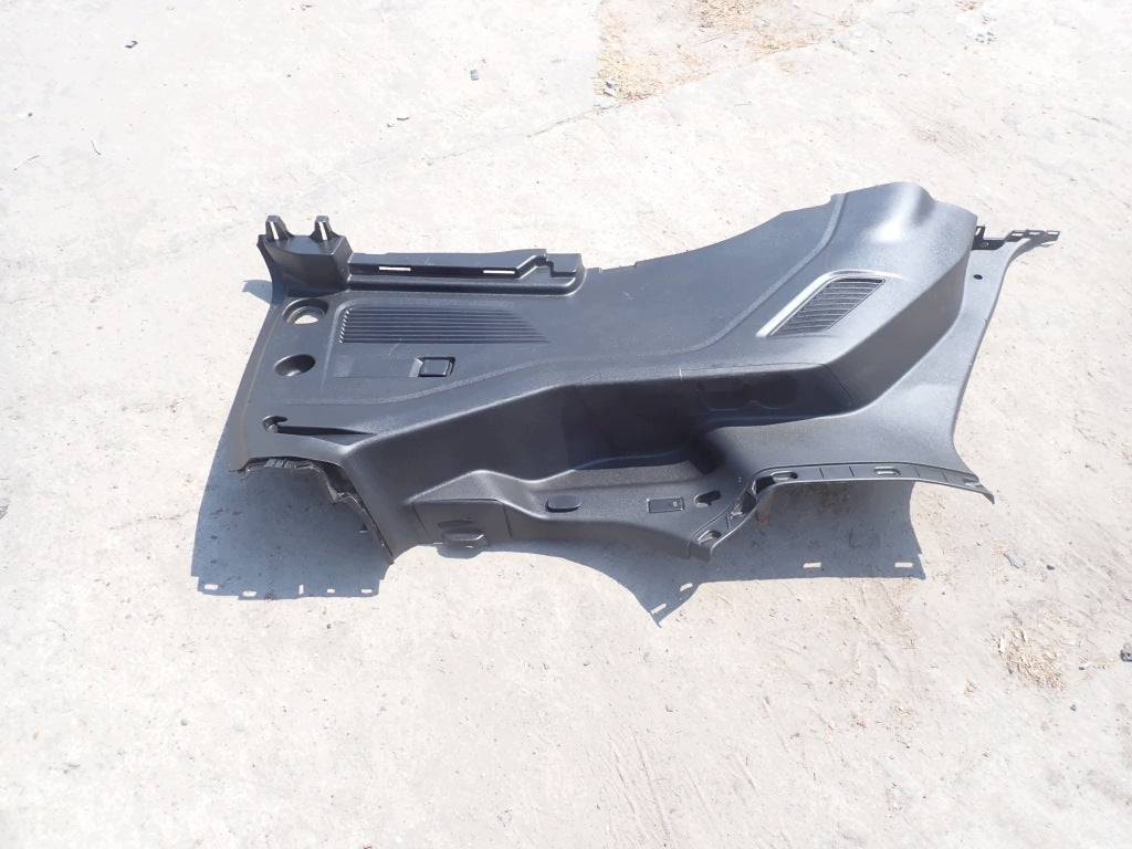 Boczek Bagaznika Prawy Tapicerka Chevrolet Tahoe Yukon 5.3 2021