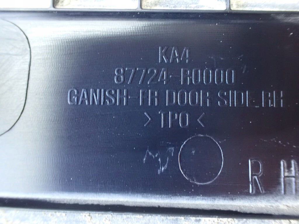 Listwa Osłona Drzwi Prawy Przód Kia Carnival LX 3.5 GDI KA4 2020-