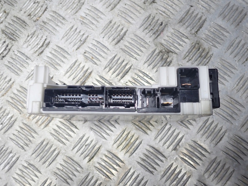 Moduł Sterownik BSI Bezpieczniki Skrzynka Rozdzielcza Toyota Sienna XL40 21