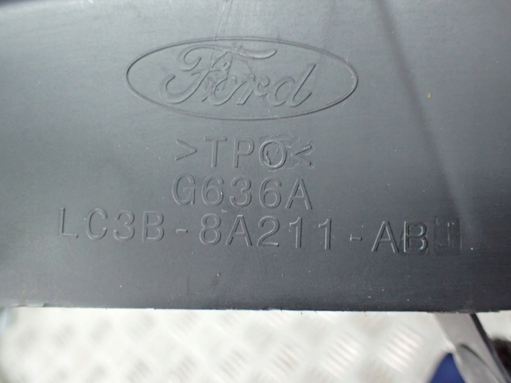 Kierownica powietrza prawa do Ford F350 F250 6.2 4x4 2021, część samochodowa marki Autolandparts, widoczny element wewnątrz pojazdu